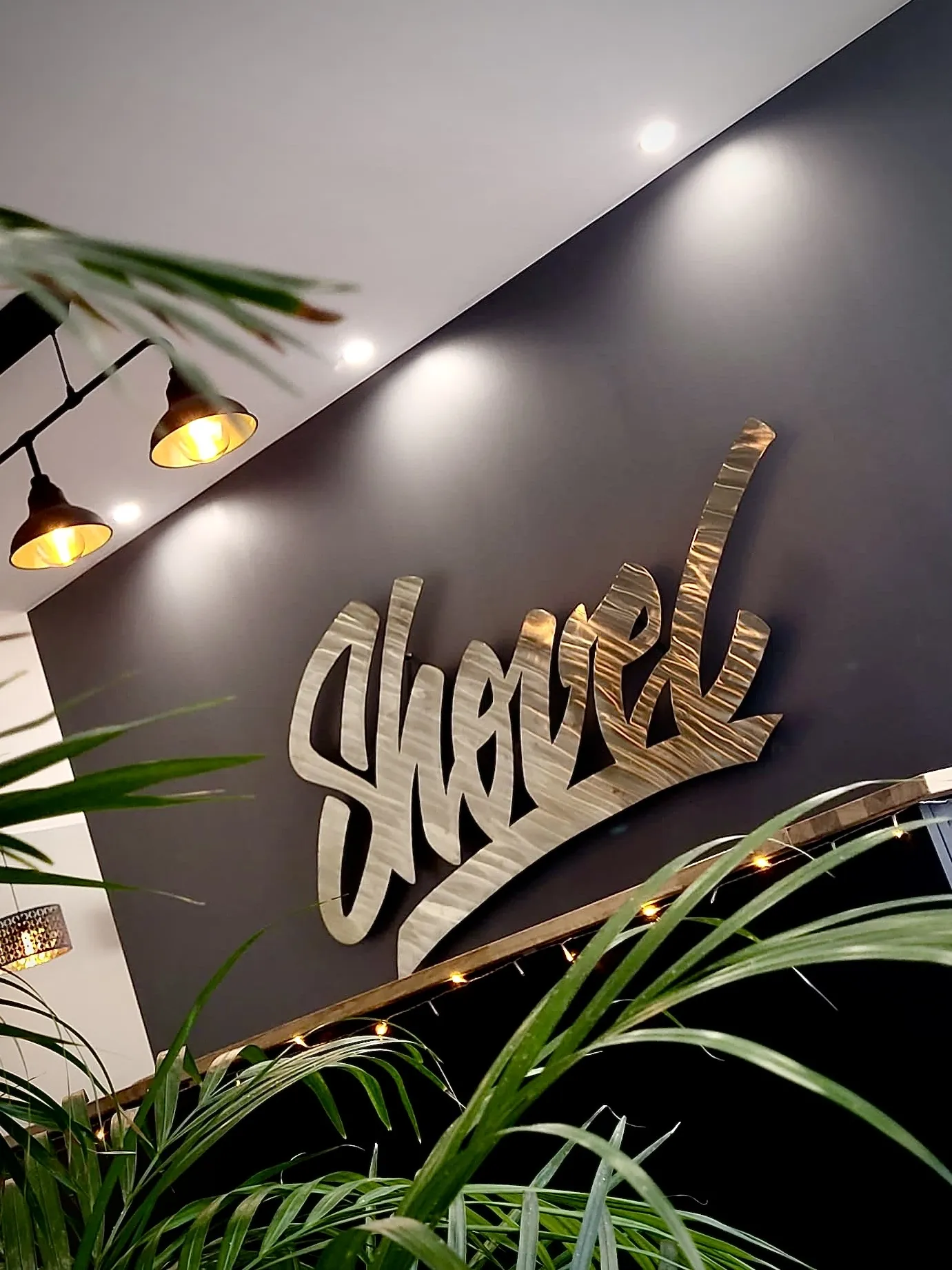 L'enseigne Shovel sous les suspensions