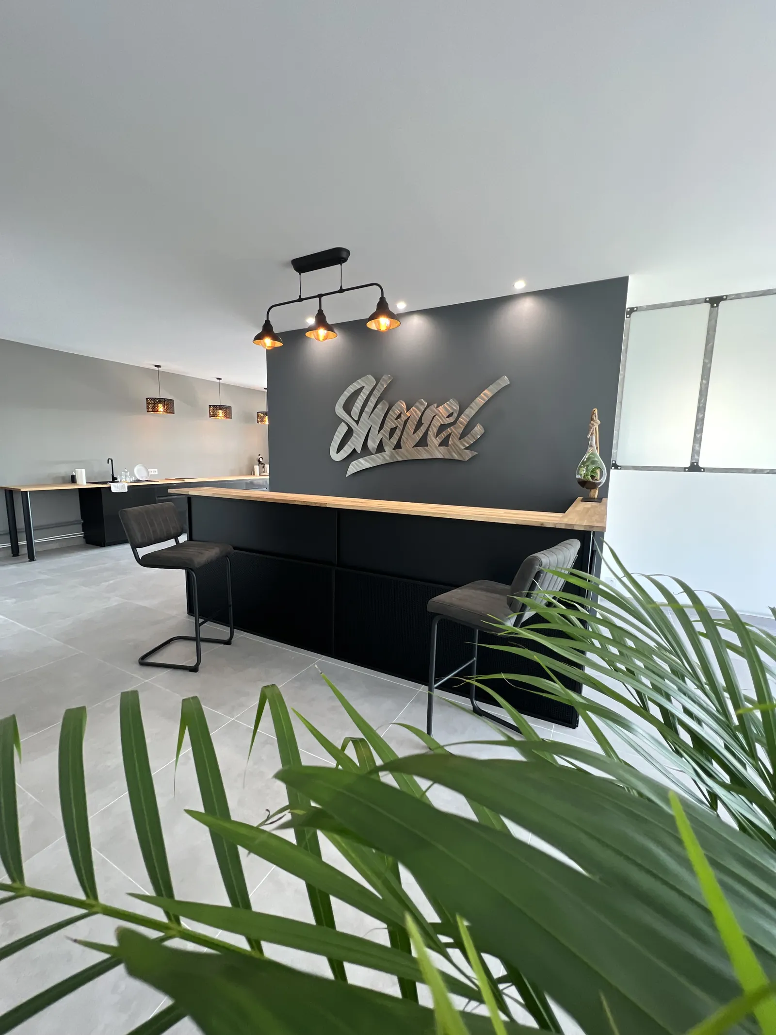 L'accueil du shop en pleine lumière